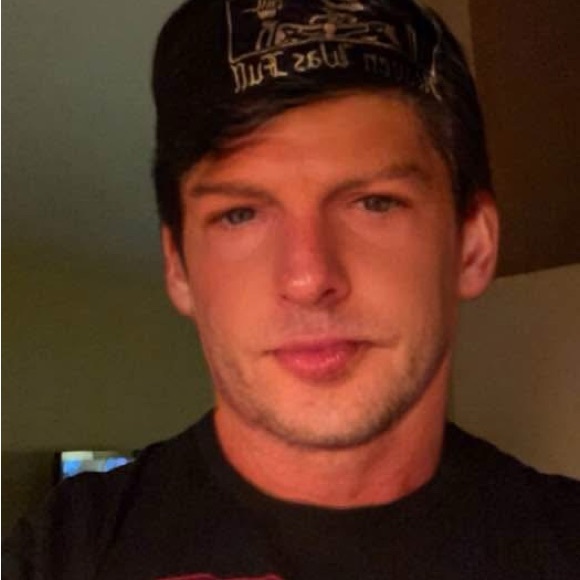 Meet your Posher, Jordan Hollister - Picture 1 of 1